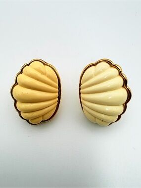 Vintage Vendôme Eternum Ivory Shell Earrings Gold Tone